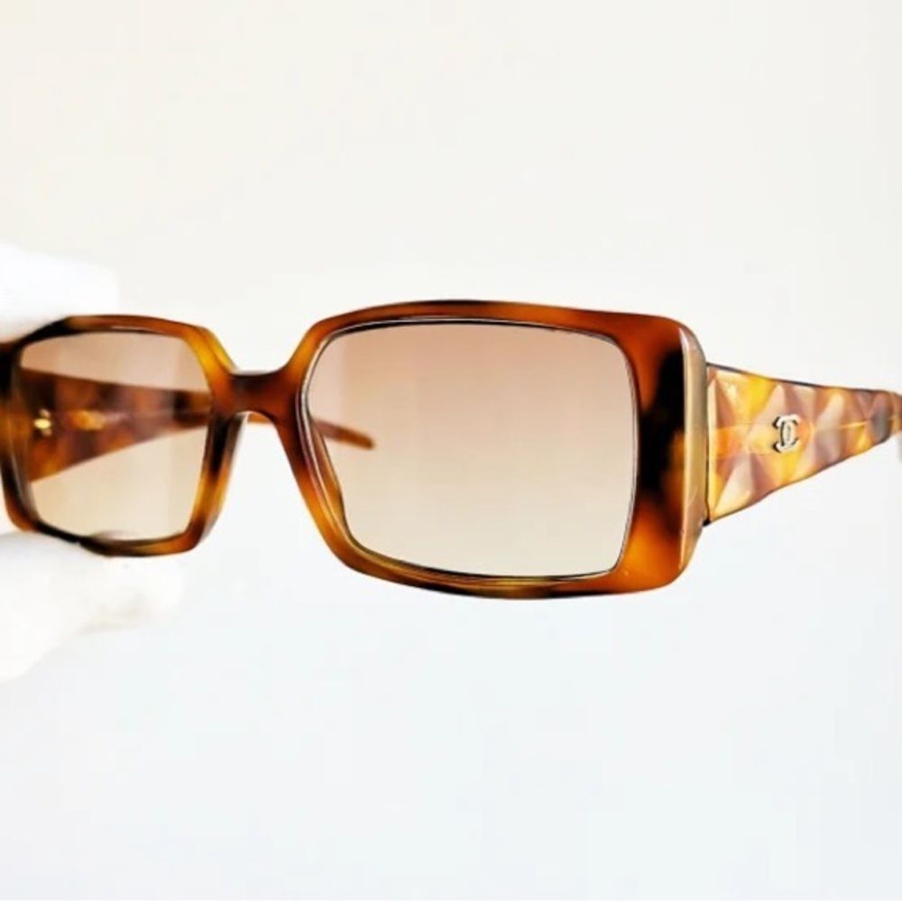 CHANEL Authentic Quilted Frame Tortoise Sunglasses